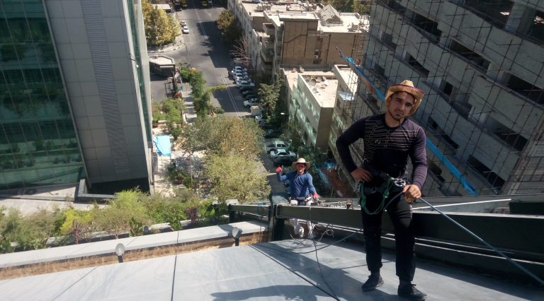 تهران راپل پیشرو در صنعت ارتفاع و پیچ و رولپلاک نما